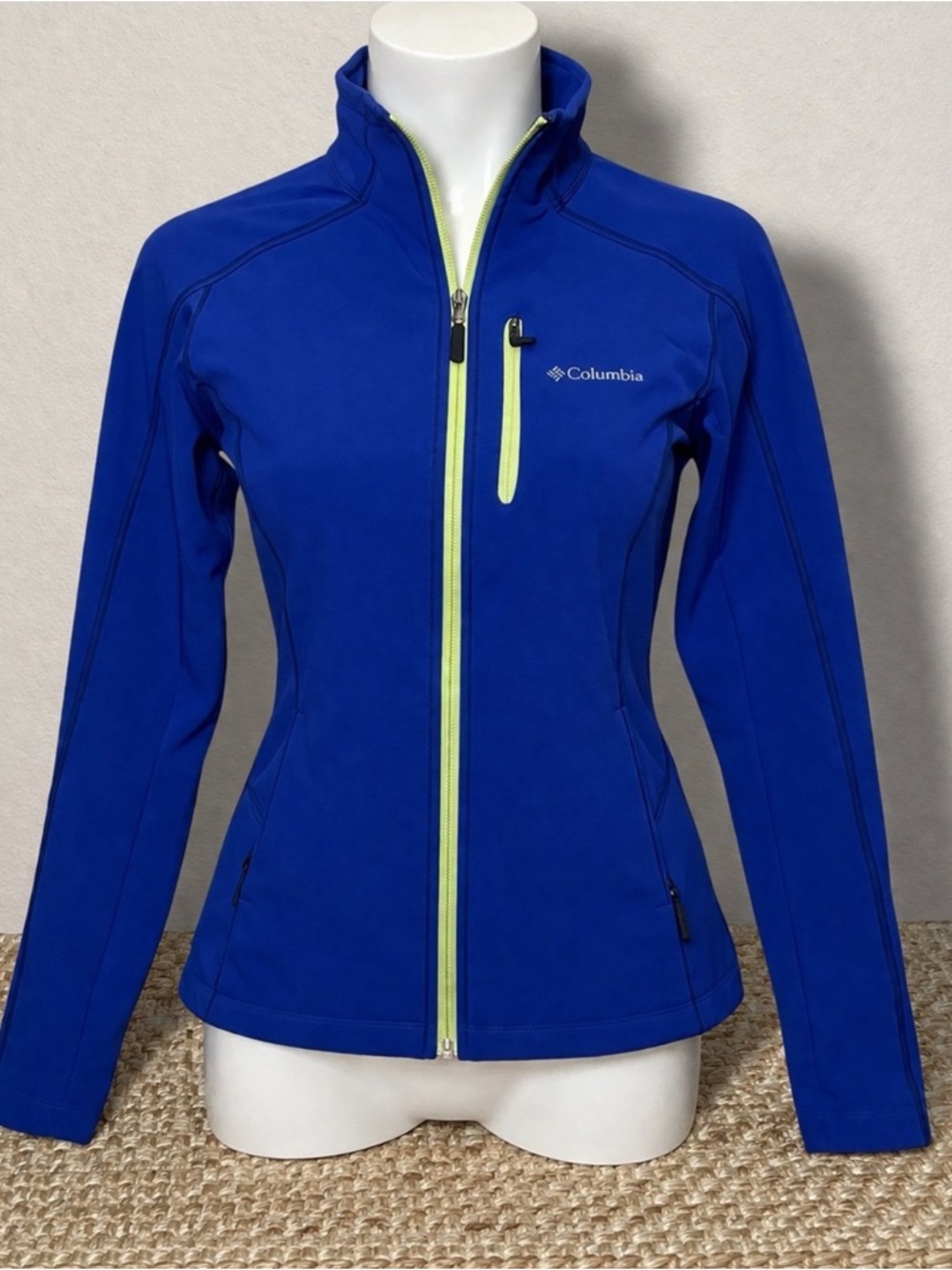 Columbia Women’s Blue Zip-Up Jacket Size Medium Athletic Fit